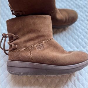 Fitflop MukLuk Shorty II Shearling Tassel Booties Size 8.5 pre-owned.